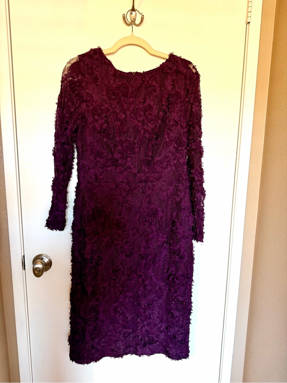 Women’s Xscape size 14 Purple Lace Floral Sheath Dress - Picture 2 of 4